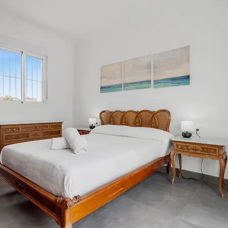 Charming 3 Bedroom House With 2 Terraces Malaga