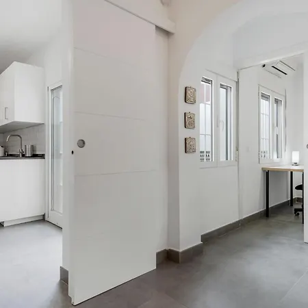 Charming 3 Bedroom House With 2 Terraces * Malaga